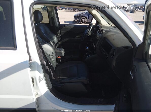 1C4NJRFB1GD695897 2016 JEEP PATRIOT Белый Вид салона спереди