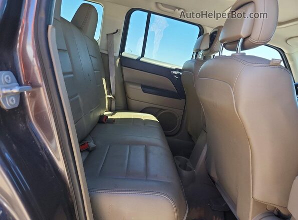 1C4NJRFB2GD500695 2016 JEEP PATRIOT Gray Вид задньої частини салону