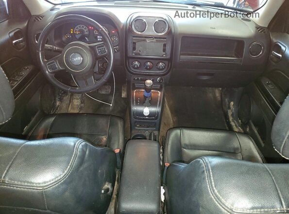 1C4NJRFB2GD697206 2016 JEEP PATRIOT Maroon Вид панелі приладів