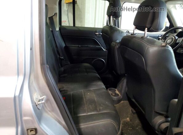 1C4NJRFB2HD155850 2017 JEEP PATRIOT Gray Вид задньої частини салону