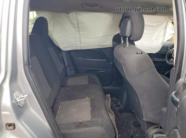 1C4NJRFB3GD759700 2016 JEEP PATRIOT Silver Вид задньої частини салону