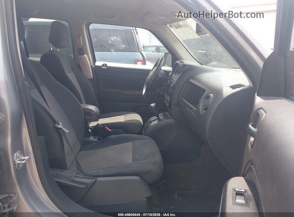 1C4NJRFB3HD141827 2017 JEEP PATRIOT Silver Vista interior delantera