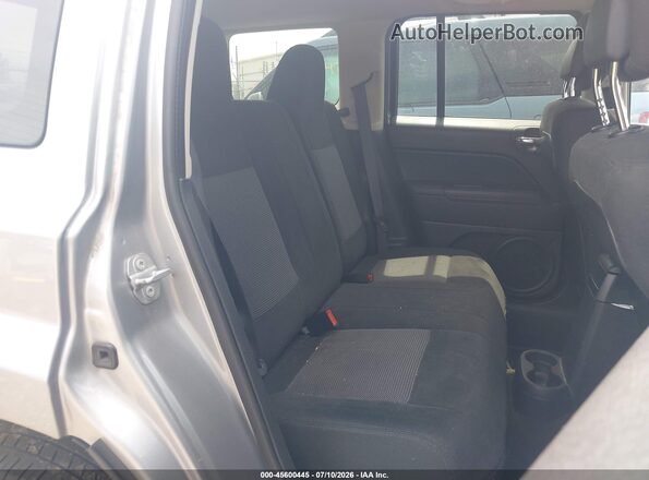 1C4NJRFB3HD141827 2017 JEEP PATRIOT Silver Vista de la etiqueta del VIN