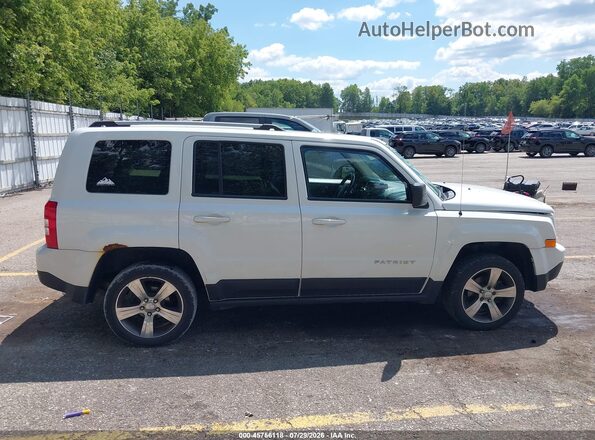 1C4NJRFB4GD524089 2016 JEEP PATRIOT White Widok wnętrza z tyłu