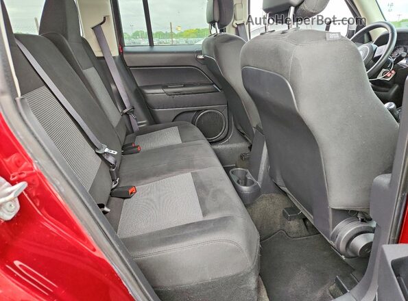 1C4NJRFB4GD725622 2016 JEEP PATRIOT Red Vista interior trasera