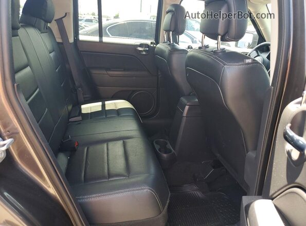 1C4NJRFB4HD133462 2017 JEEP PATRIOT Gray Rear interior view