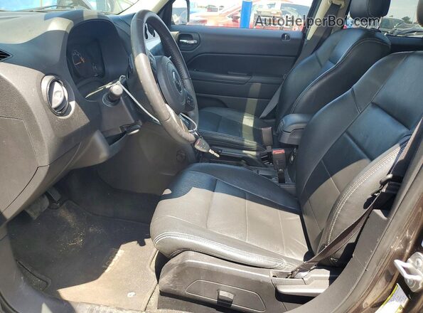 1C4NJRFB4HD133462 2017 JEEP PATRIOT Gray Front interior view