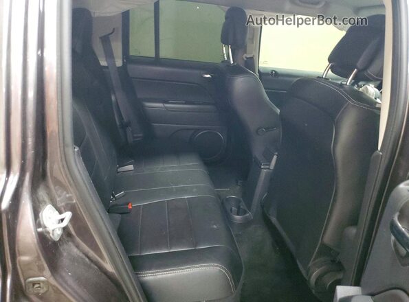 1C4NJRFB5HD155180 2017 JEEP PATRIOT Gray Widok wnętrza z tyłu
