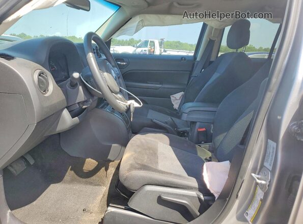 1C4NJRFB6GD596315 2016 JEEP PATRIOT Silver Вид салону спереду