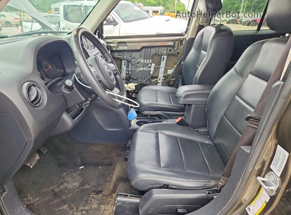 1C4NJRFB7GD511143 2016 JEEP PATRIOT Green Вид салону спереду