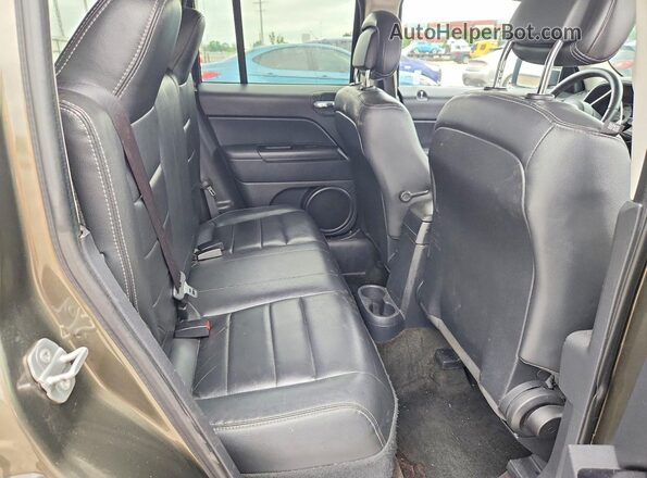 1C4NJRFB7GD511143 2016 JEEP PATRIOT Green Вид задньої частини салону