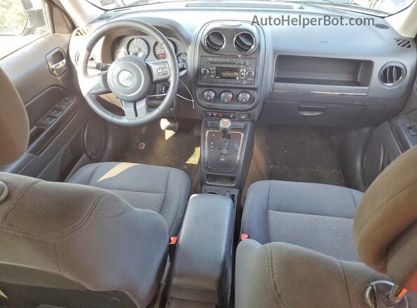 1C4NJRFB8GD581119 2016 JEEP PATRIOT Blue Вид панелі приладів