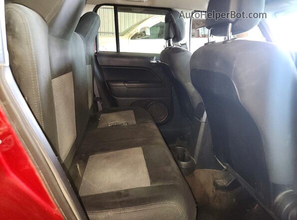 1C4NJRFB8GD706989 2016 JEEP PATRIOT Burgundy Rear interior view