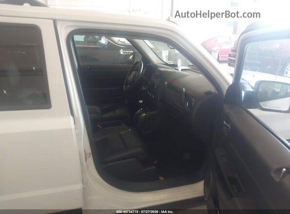 1C4NJRFB8HD109259 2017 JEEP PATRIOT White Widok wnętrza z przodu