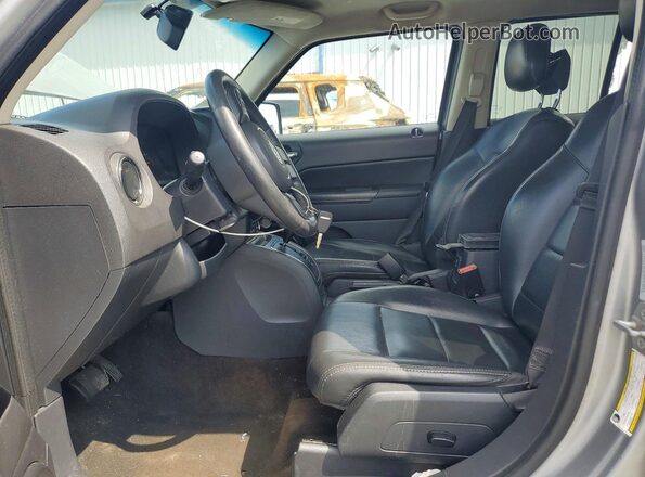 1C4NJRFBXGD522587 2016 JEEP PATRIOT Silver Vista interior delantera