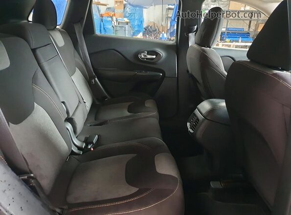 1C4PJLAB0GW159332 2016 JEEP CHEROKEE Black Вид задньої частини салону