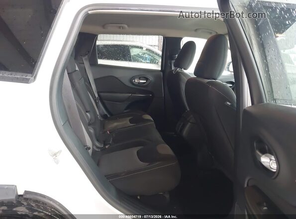 1C4PJLAB2GW189674 2016 JEEP CHEROKEE White Widok naklejki z numerem VIN