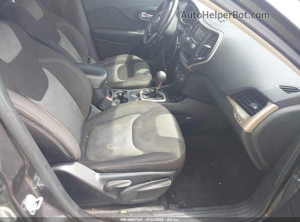 1C4PJLAB2HW559264 2017 JEEP CHEROKEE Серый Вид салона спереди
