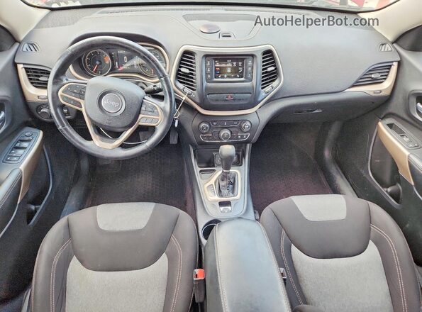 1C4PJLAB2HW607782 2017 JEEP CHEROKEE Burgundy Vista del salpicadero