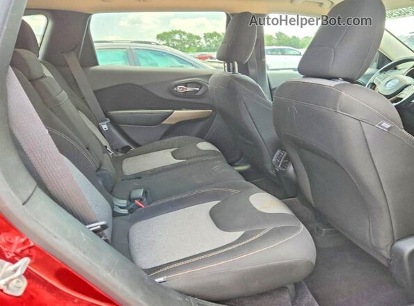 1C4PJLAB2HW607782 2017 JEEP CHEROKEE Burgundy Vista interior trasera