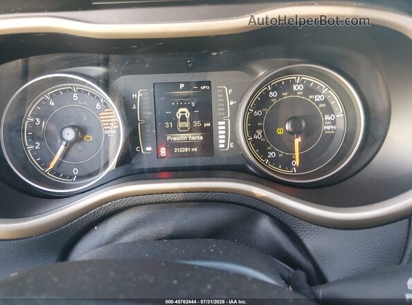 1C4PJLAB4GW192074 2016 JEEP CHEROKEE Red Widok tylnych siedzeń