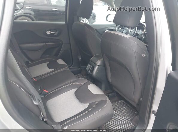 1C4PJLAB4GW307904 2016 JEEP CHEROKEE Gray Widok naklejki z numerem VIN