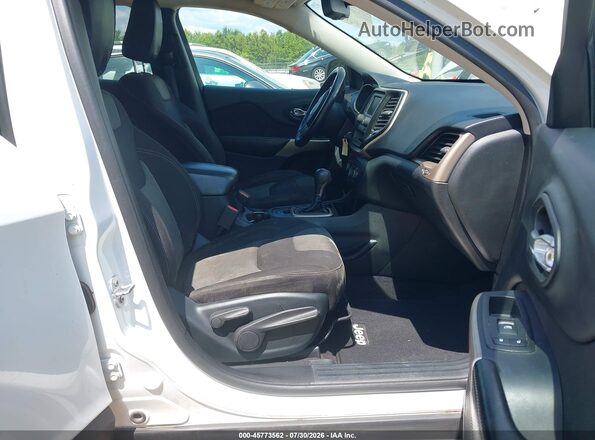 1C4PJLAB4HW641934 2017 JEEP CHEROKEE White Front interior view