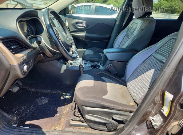 1C4PJLAB6HW508057 2017 JEEP CHEROKEE Gray Vista interior delantera
