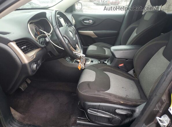 1C4PJLAB6HW580764 2017 JEEP CHEROKEE Gray Front interior view
