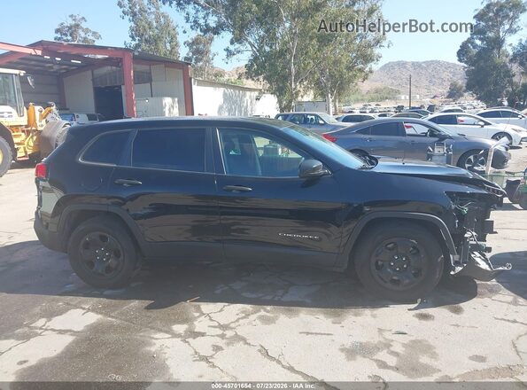 1C4PJLAB8HW508710 2017 JEEP CHEROKEE Black Widok wnętrza z tyłu