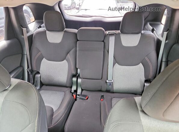 1C4PJLAB9GW342437 2016 JEEP CHEROKEE Red Հետևի նստատեղերի տեսք
