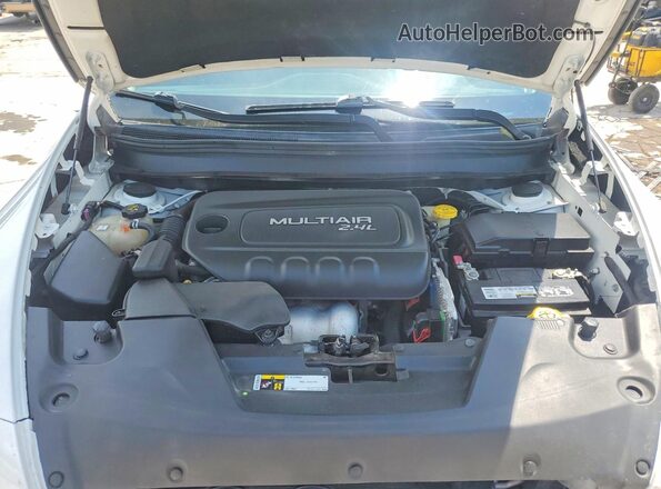 1C4PJLABXHW592495 2017 JEEP CHEROKEE White Vista del compartimento del motor