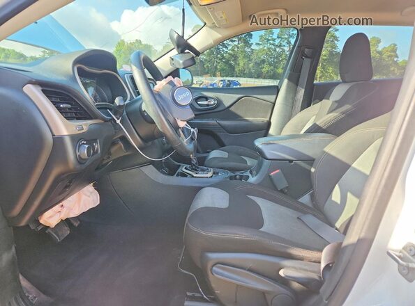 1C4PJLAS0GW330578 2016 JEEP CHEROKEE White Вид салону спереду