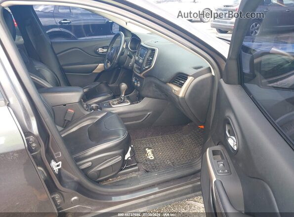 1C4PJLAS2HW585539 2017 JEEP CHEROKEE Gray Vista interior delantera