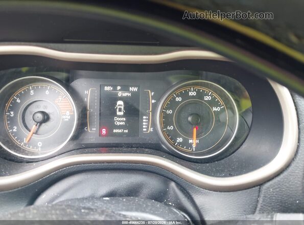 1C4PJLAS5HW554351 2017 JEEP CHEROKEE Silver Widok tylnych siedzeń