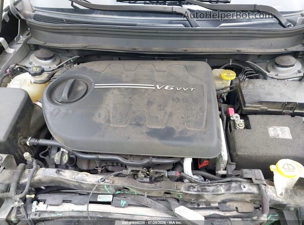 1C4PJLAS5HW554351 2017 JEEP CHEROKEE Silver Widok z tyłu
