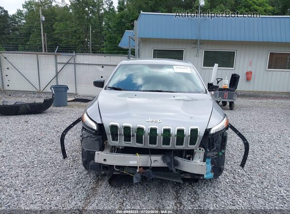 1C4PJLAS5HW554351 2017 JEEP CHEROKEE Silver Widok wnętrza z tyłu