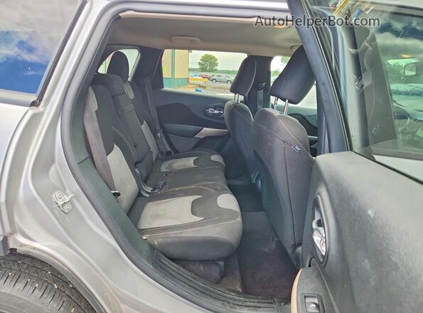 1C4PJLCB0JD544535 2018 JEEP CHEROKEE Gray Հետևի նստատեղերի տեսք