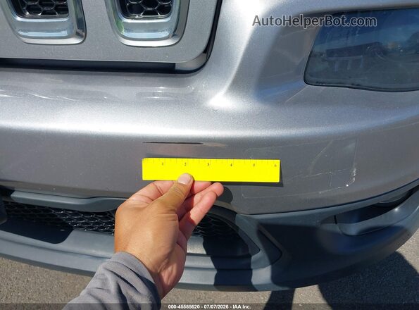 1C4PJLCB0JD561545 2018 JEEP CHEROKEE Gray Դիմացի տեսք