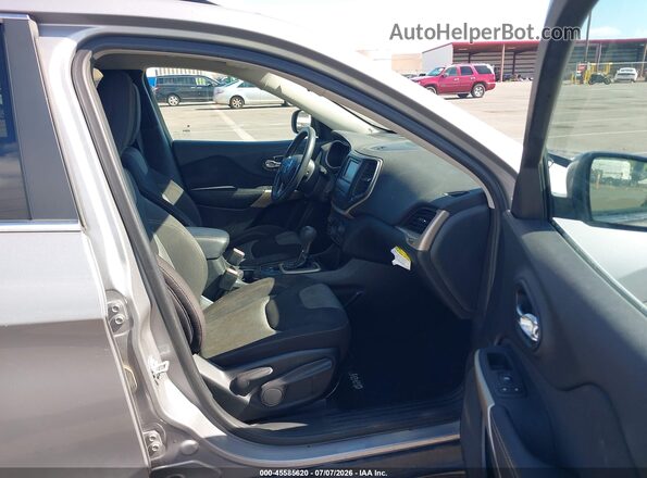 1C4PJLCB0JD561545 2018 JEEP CHEROKEE Gray Սալոնի դիմացի տեսք