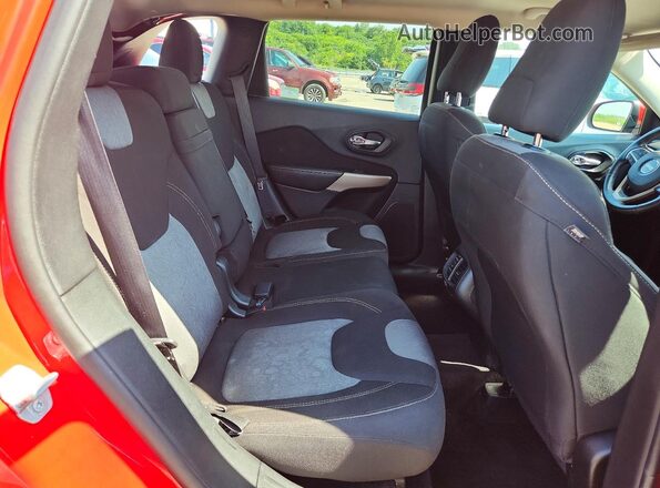 1C4PJLCB0JD618326 2018 JEEP CHEROKEE Red Սալոնի հետևի տեսք