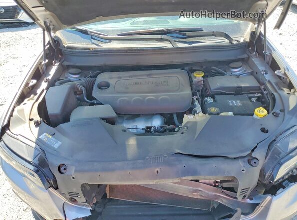 1C4PJLCB0KD469787 2019 JEEP CHEROKEE Silver Engine compartment view