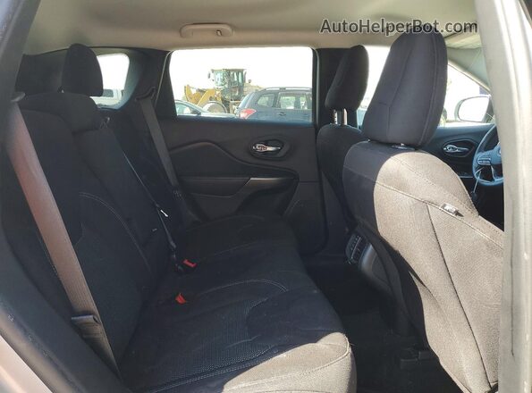 1C4PJLCB0KD469787 2019 JEEP CHEROKEE Silver Rear interior view