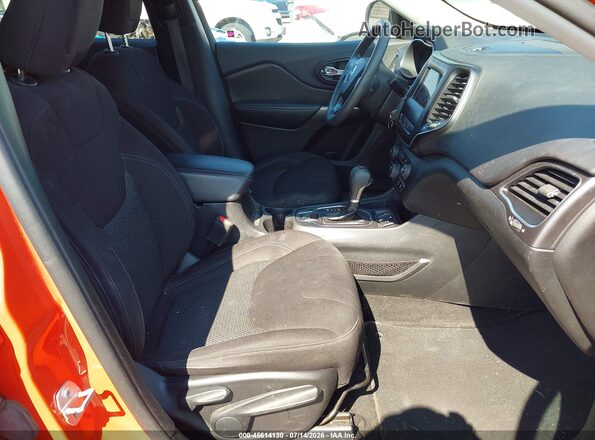 1C4PJLCB0MD165054 2021 JEEP CHEROKEE Оранжевый Вид салона спереди
