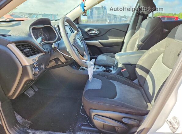 1C4PJLCB1JD577687 2018 JEEP CHEROKEE Белый Вид салона спереди