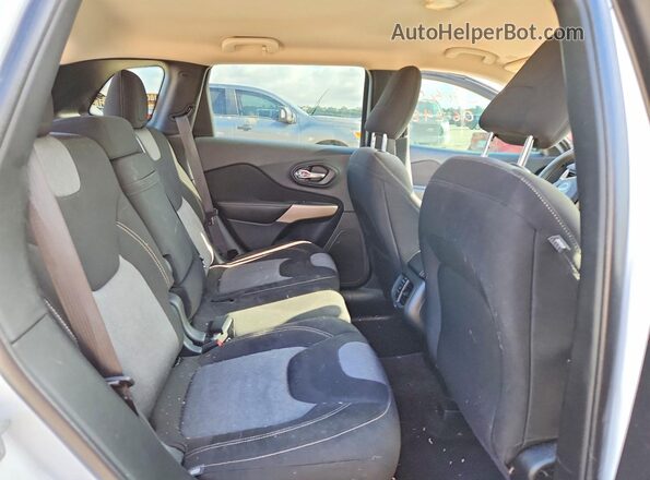 1C4PJLCB1JD577687 2018 JEEP CHEROKEE Белый Вид задних сидений