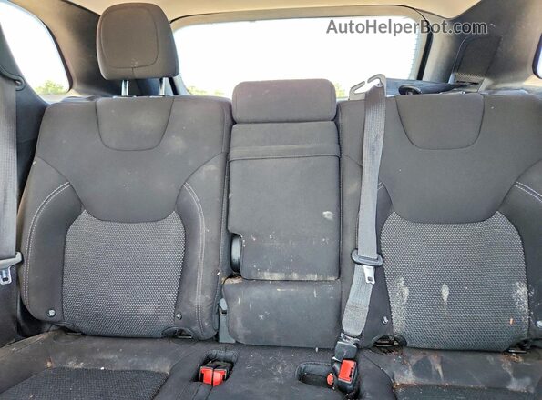 1C4PJLCB1KD149832 2019 JEEP CHEROKEE Maroon Rear seats view