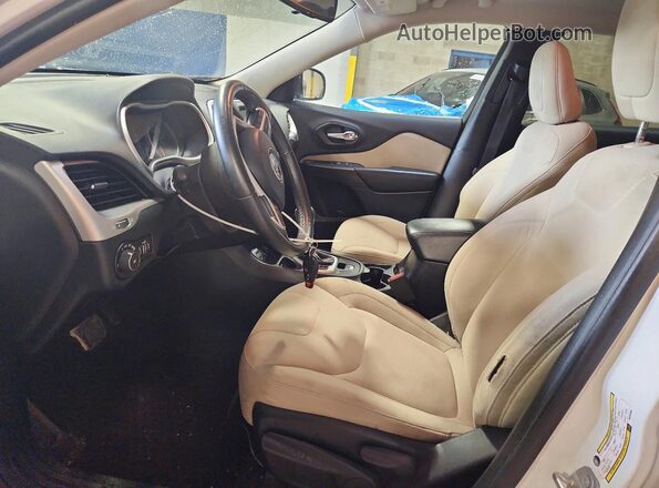 1C4PJLCB2GW355902 2016 JEEP CHEROKEE White Widok wnętrza z przodu
