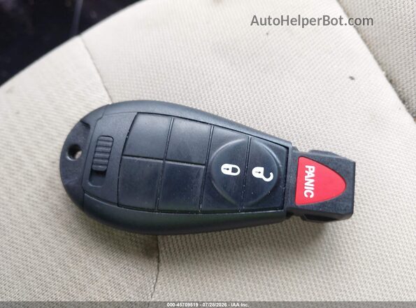 1C4PJLCB2HW517819 2017 JEEP CHEROKEE Красный Вид панели приборов