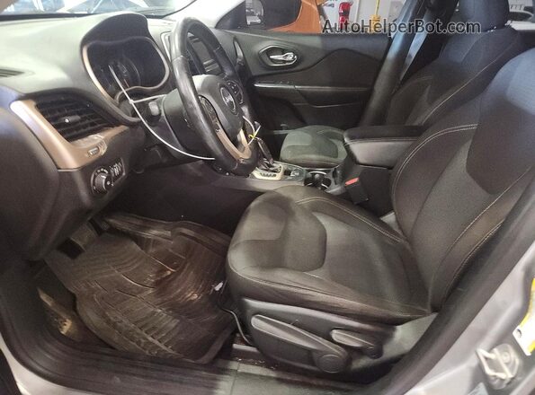 1C4PJLCB2HW526746 2017 JEEP CHEROKEE Gray Widok wnętrza z przodu